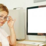 idosa fazendo um empréstimo consignado para negativado