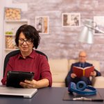 Mulher-idosa-consultando-inss