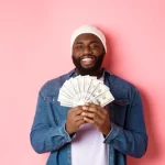 Homem com dinheiro novas regras do empréstimo consignado em 2022