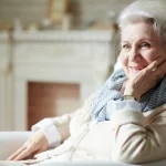 Idosa sorrindo benefícios 87 e 88
