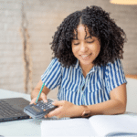 Organize-se para pagar IPVA, IPTU e material escolar sem dívidas. Comece 2026 com planejamento financeiro e mais controle das finanças.