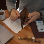 Descubra os erros mais comuns no planejamento financeiro de fim de ano e veja como evitá‑los para começar 2026 com as finanças equilibradas.