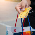 Entenda o cartão de crédito consignado em 2026: saque de 70% do limite, juros reduzidos e aprovação facilitada para negativados. Confira!