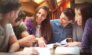 Confira o guia do Pé-de-Meia 2026: calendário e pagamento. Veja os valores, quem tem direito e como garantir a poupança do ensino médio.